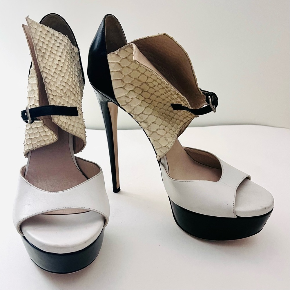 Ruthie Davis White, Cream and Black Leather Heels